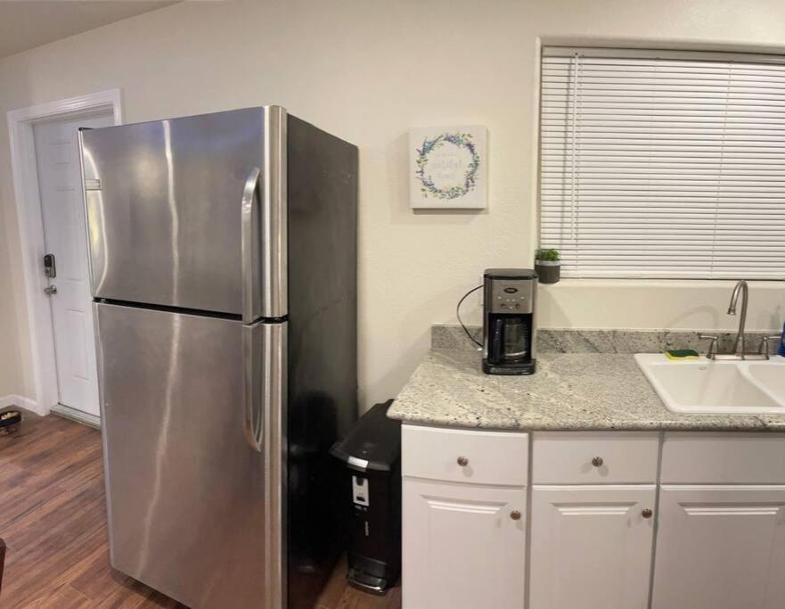 Brand New 2Br Cute Blue Led In North Fresno Apartment Ngoại thất bức ảnh