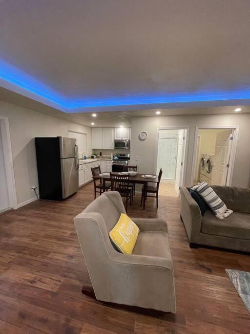 Brand New 2Br Cute Blue Led In North Fresno Apartment Ngoại thất bức ảnh